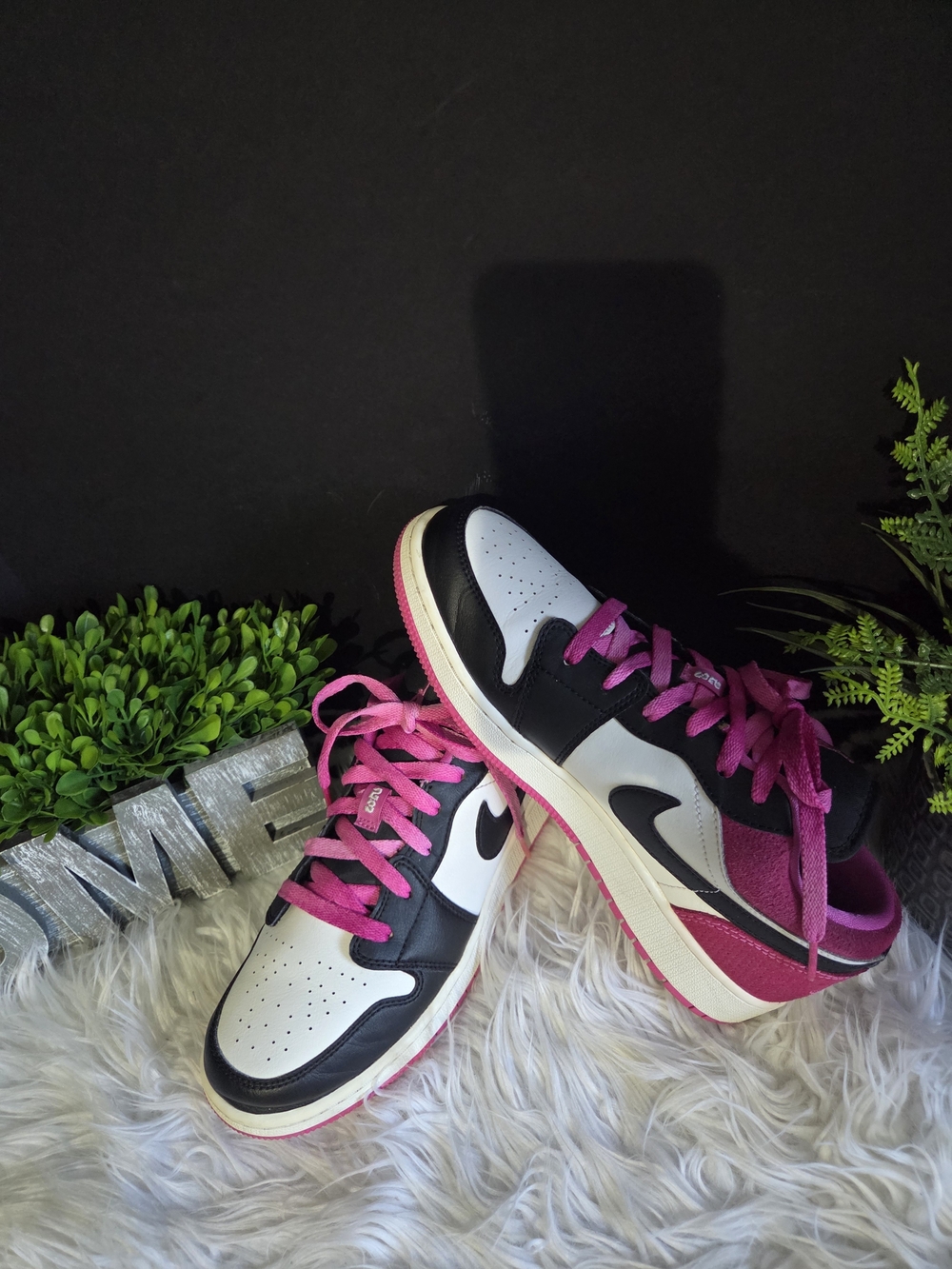 NIKE Air Jordan 1 Low-Top SE Sneakers in Black/ White/Fushia. Size 7Y, Women 8.5